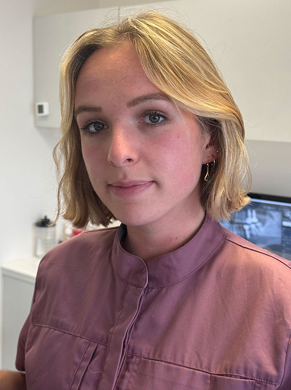 Dr-Lena-DELORME-Dentiste-Saint-Germain-en-Laye Dentiste Saint-Germain-en-Laye